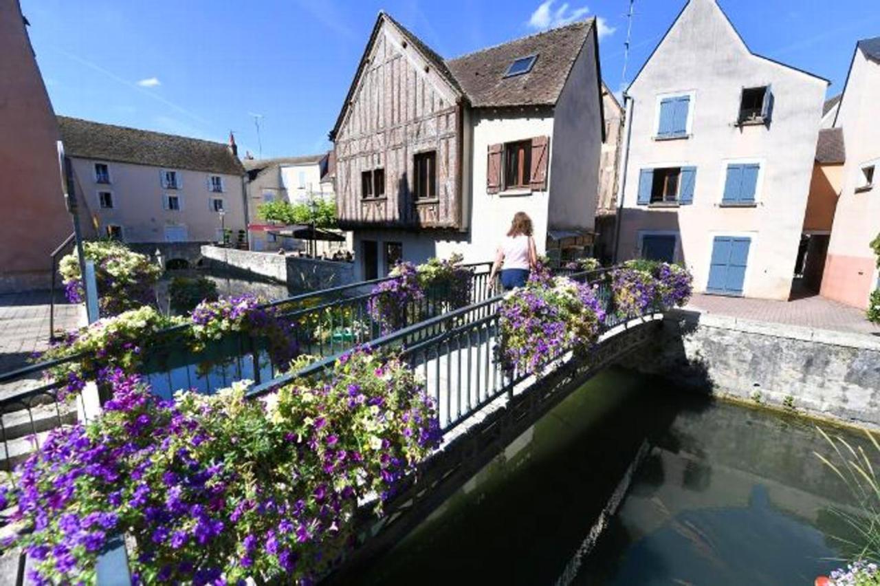 Studio avec wifi a Montargis Extérieur photo